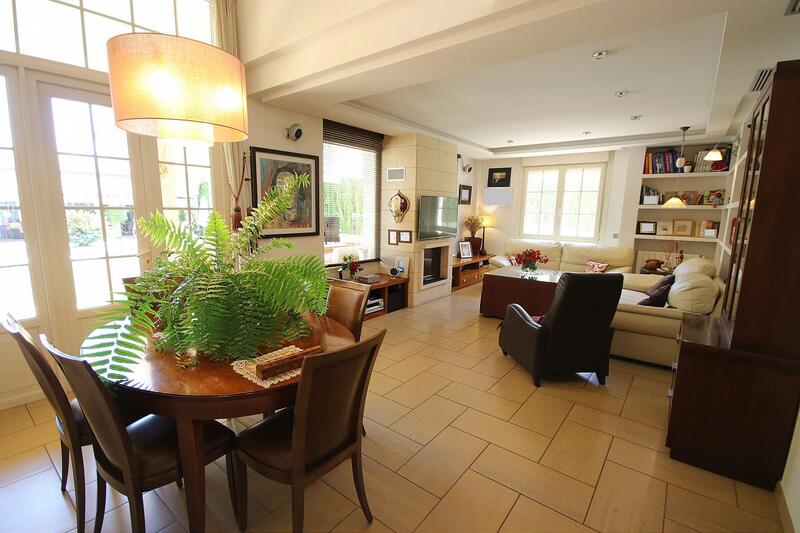6 bedroom Villa for sale
