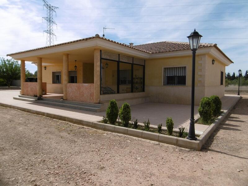 Villa for sale in Yecla, Murcia
