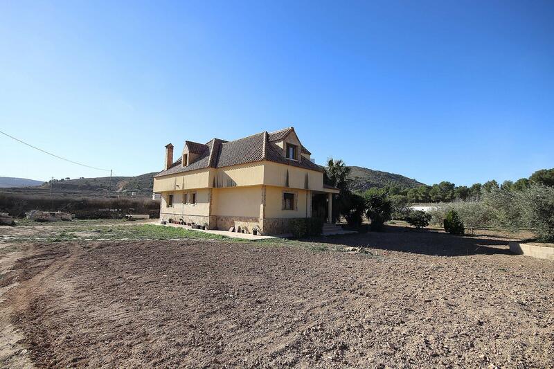 Villa til salgs i Aspe, Alicante
