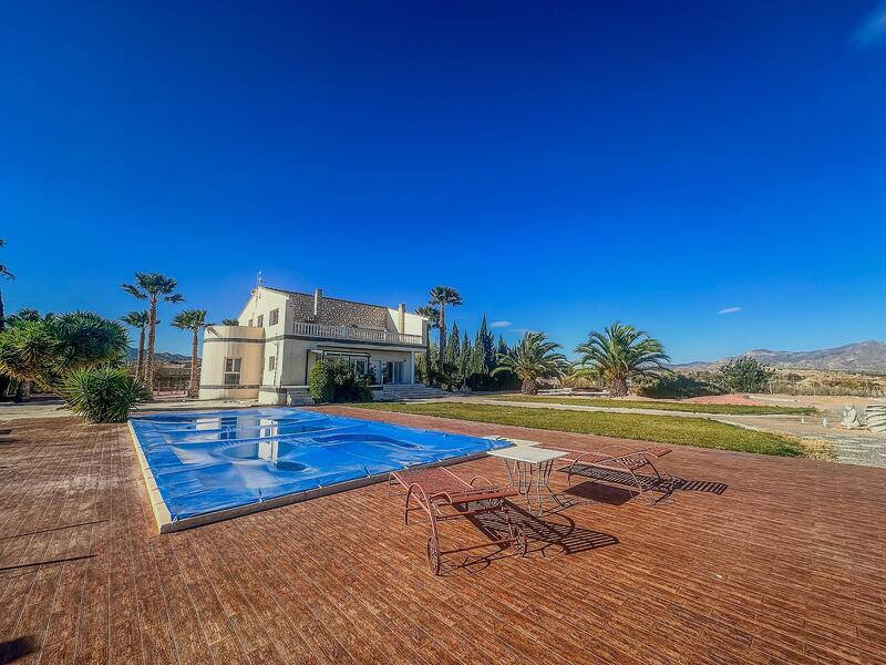 5 bedroom Villa for sale