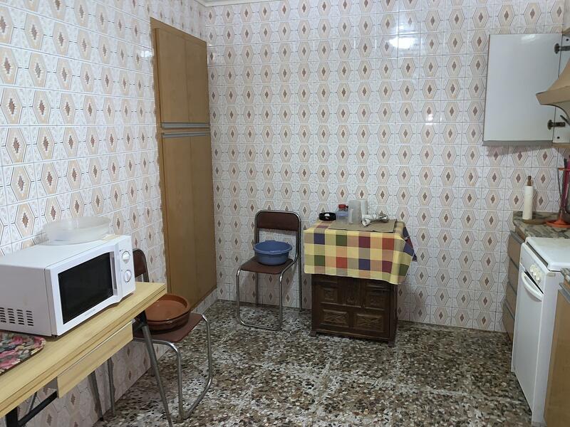 5 спальная комната городская тюрьма продается