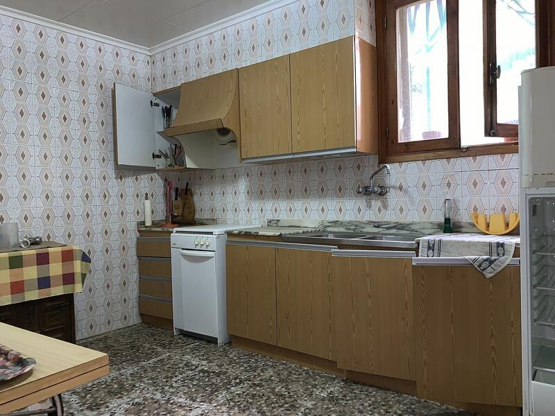 5 спальная комната городская тюрьма продается
