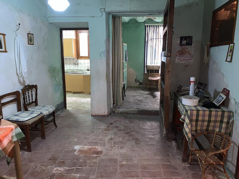 5 спальная комната городская тюрьма продается