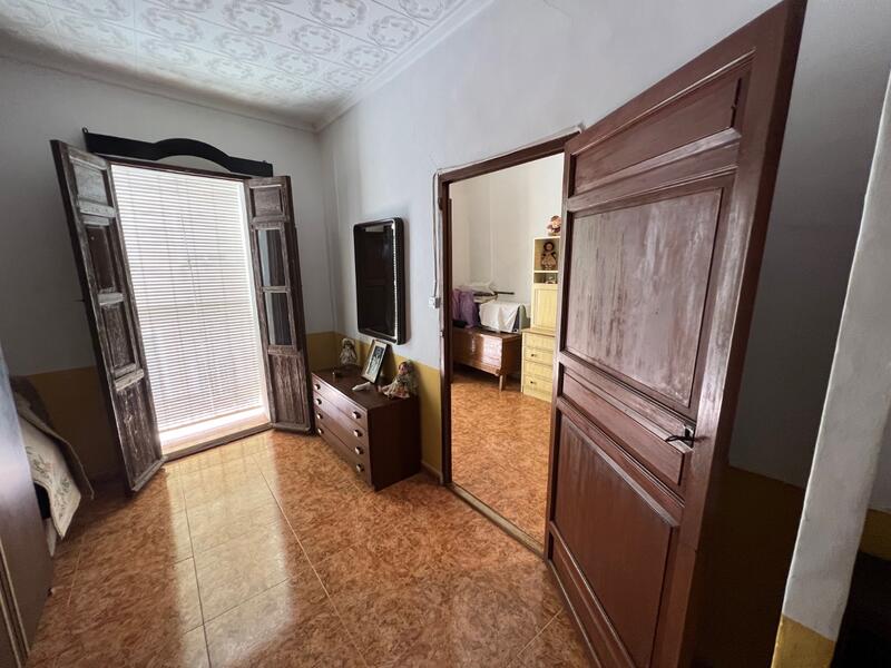 4 bedroom Townhouse for sale