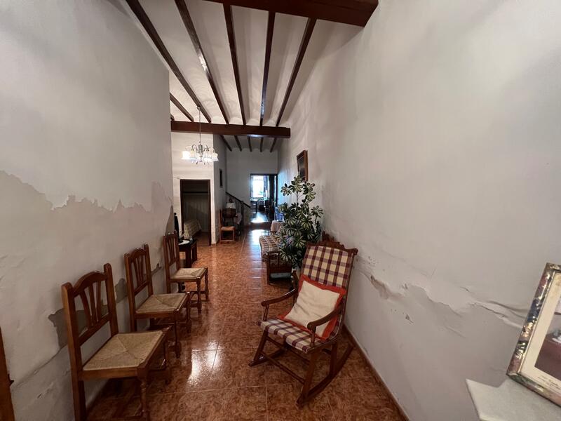 4 bedroom Townhouse for sale