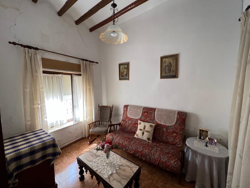 4 bedroom Townhouse for sale