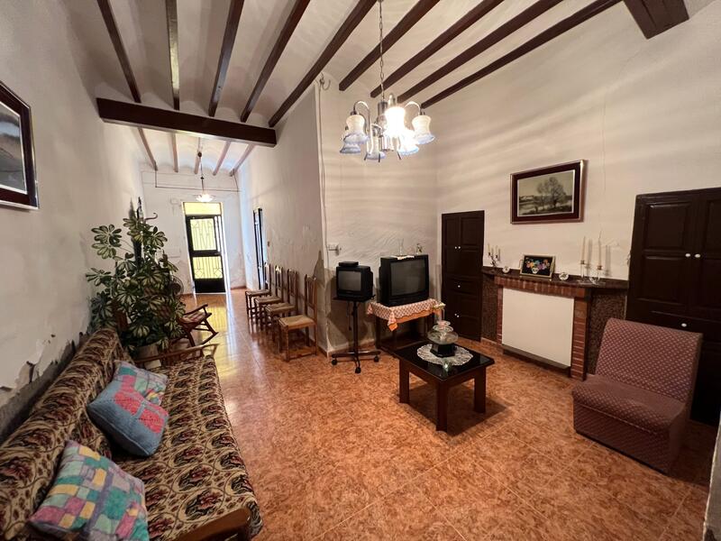 4 bedroom Townhouse for sale