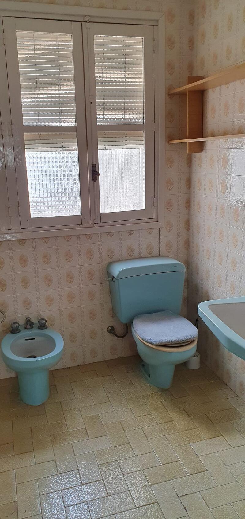 6 спальная комната городская тюрьма продается