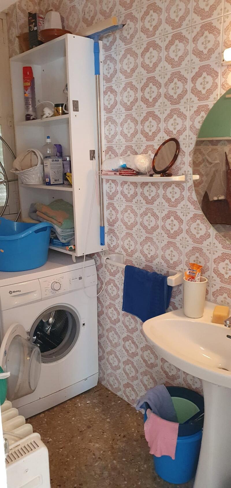 6 спальная комната городская тюрьма продается
