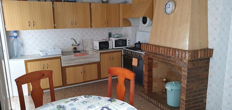 6 спальная комната городская тюрьма продается