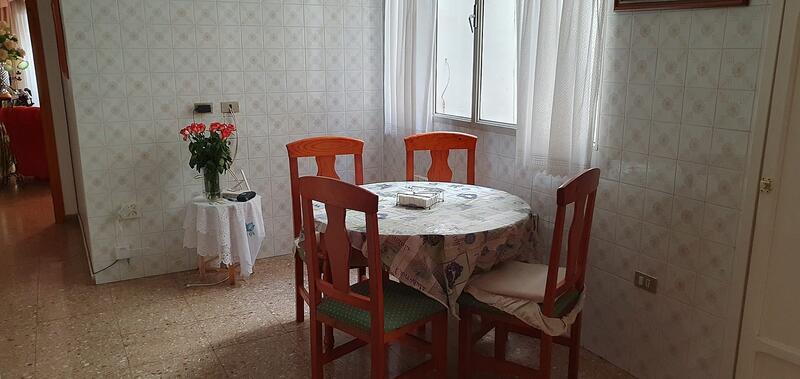 6 спальная комната городская тюрьма продается