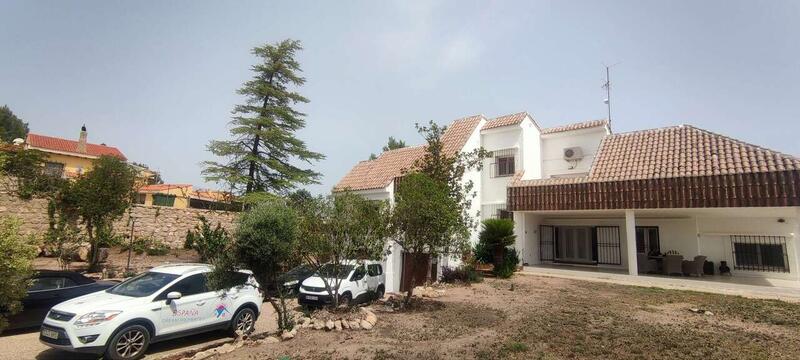 9 bedroom Commercial Property for sale