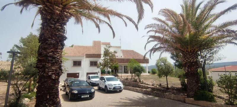 9 bedroom Commercial Property for sale
