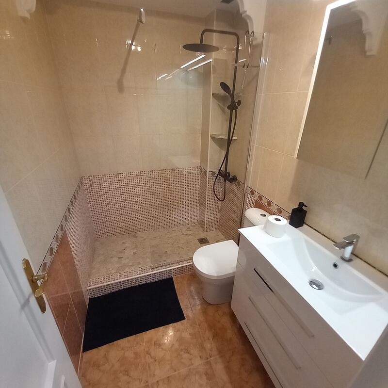2 slaapkamer Gezinswoning Te koop