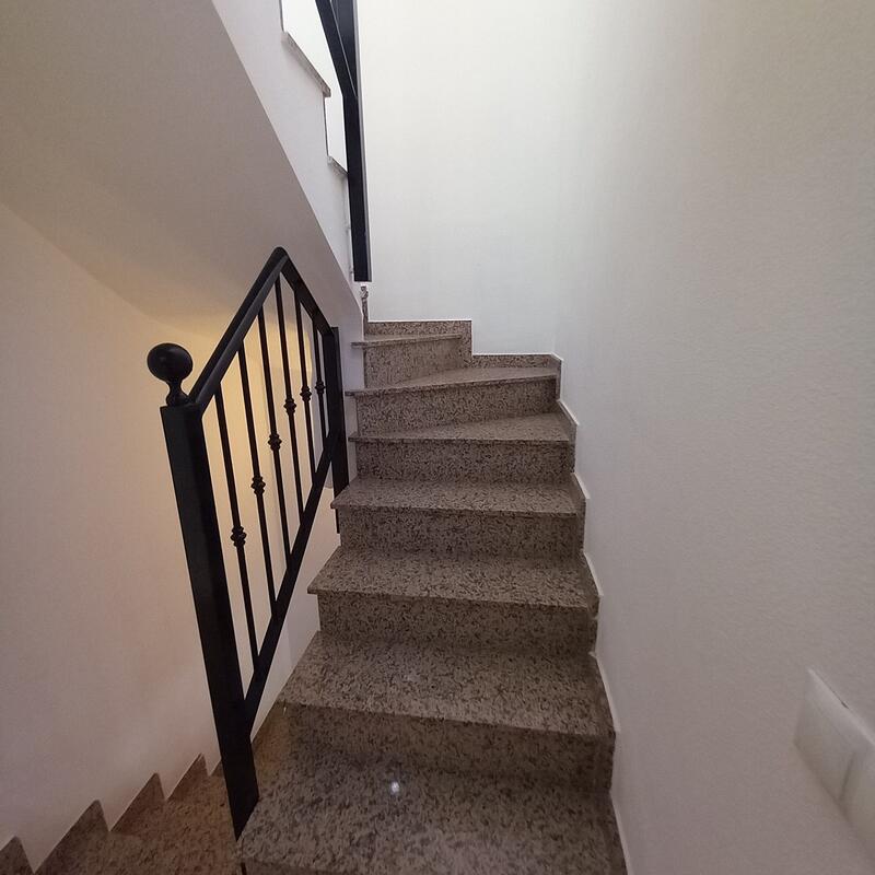 2 slaapkamer Gezinswoning Te koop