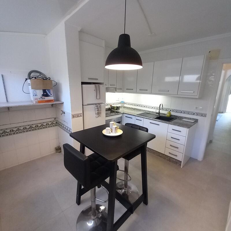 2 slaapkamer Gezinswoning Te koop