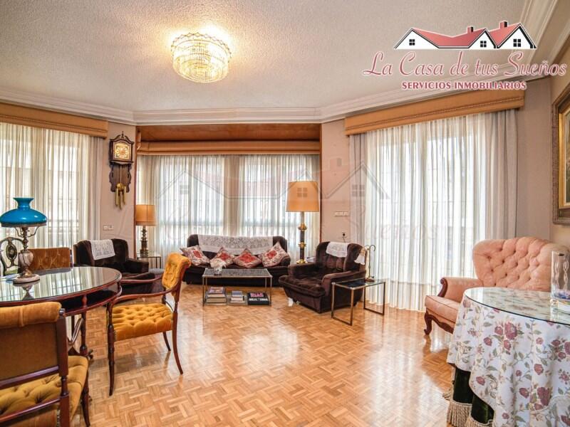 4 Schlafzimmer Stadthaus zu verkaufen