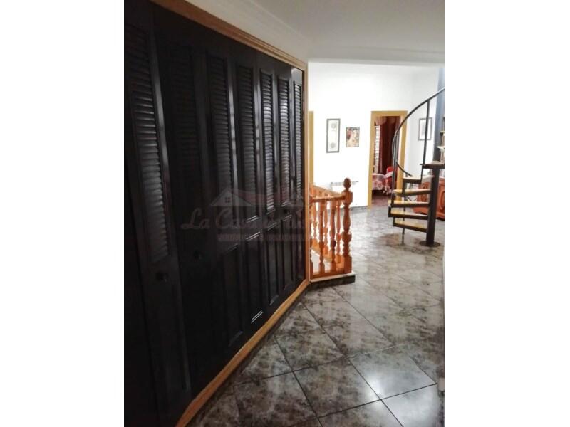 6 slaapkamer Gezinswoning Te koop