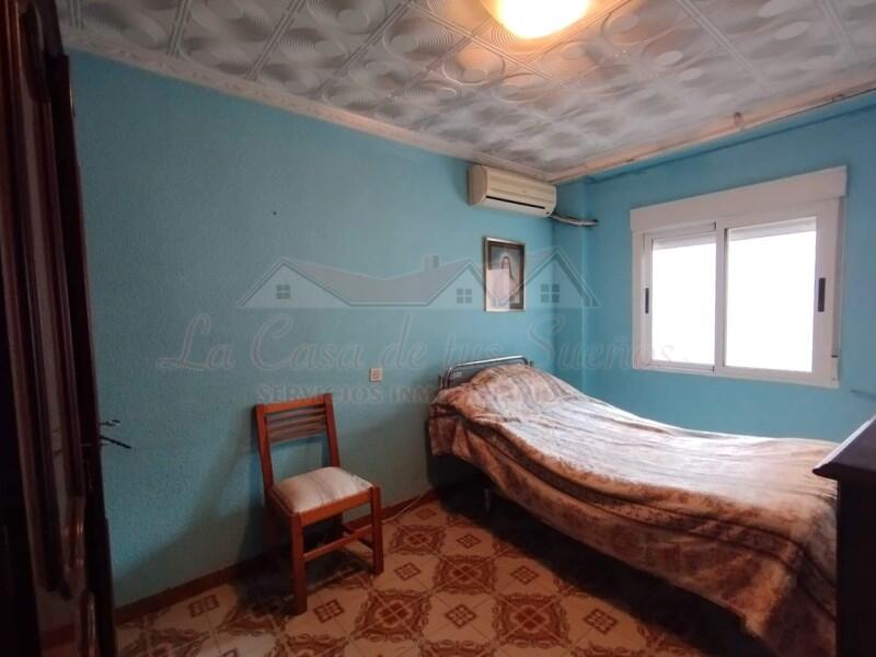 4 спальная комната городская тюрьма продается