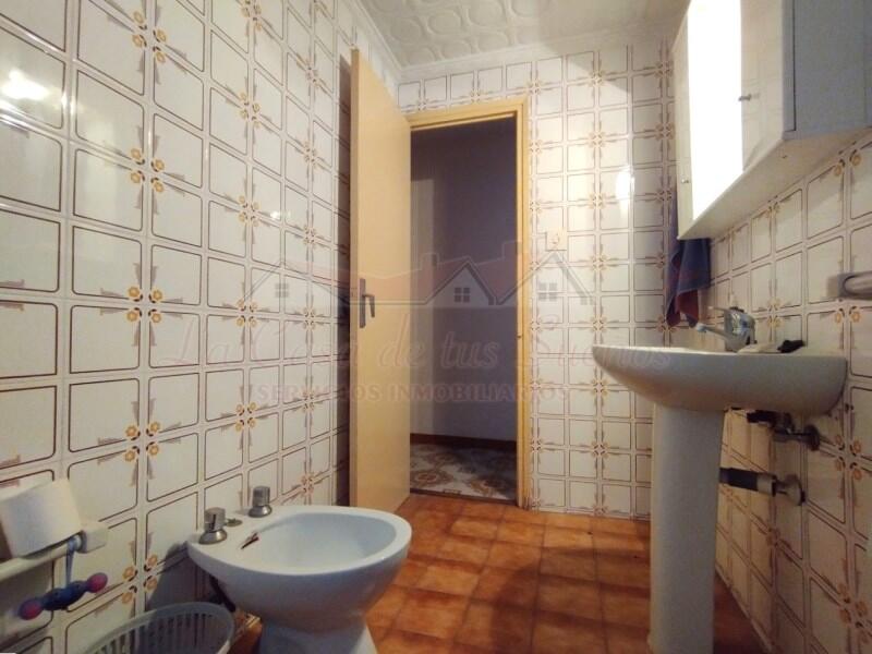 4 спальная комната городская тюрьма продается