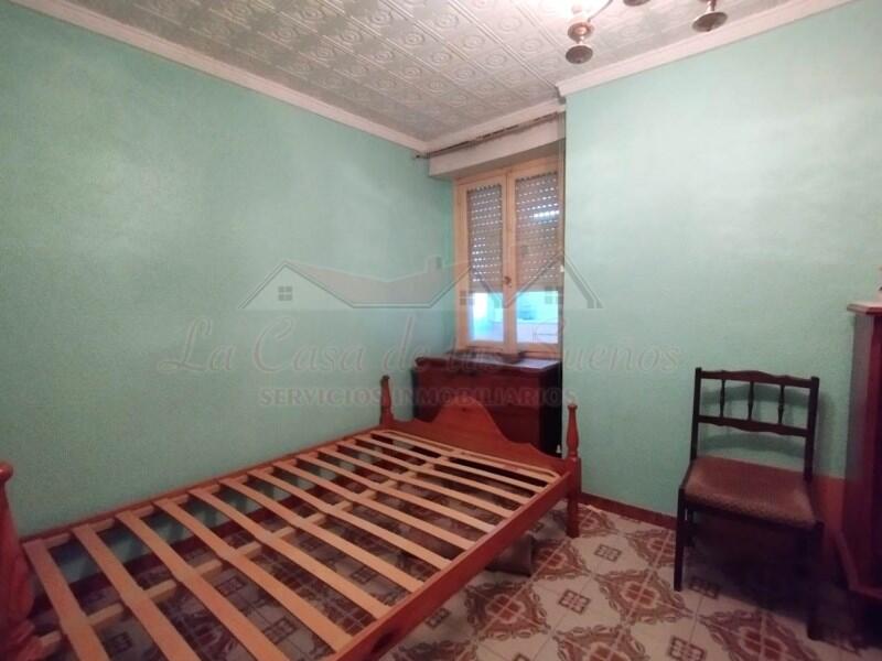 4 спальная комната городская тюрьма продается