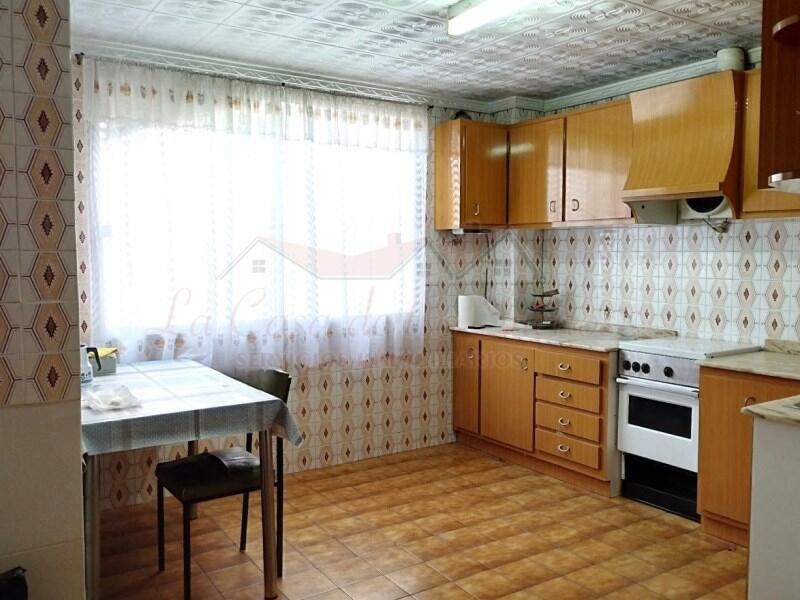 4 спальная комната городская тюрьма продается