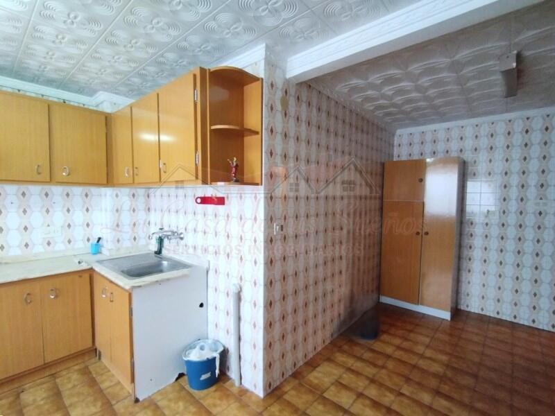 4 спальная комната городская тюрьма продается