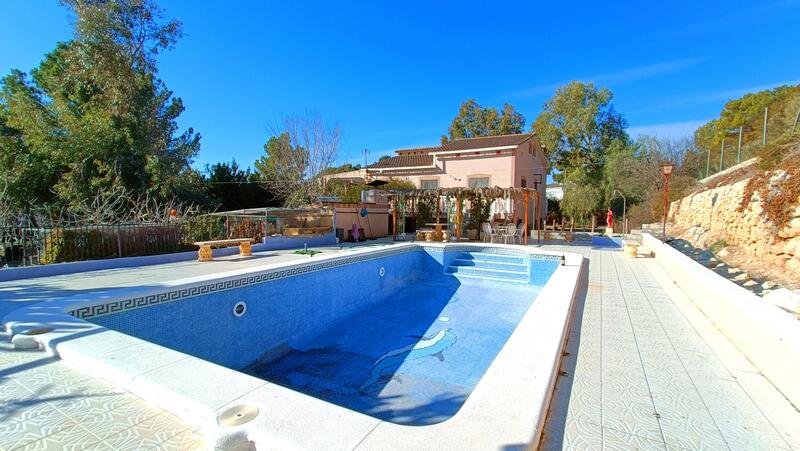 4 bedroom Villa for sale
