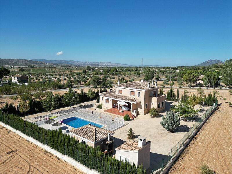 Villa til salg i Villena, Alicante