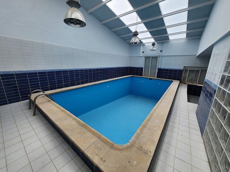 5 soveværelse Byhus til salg