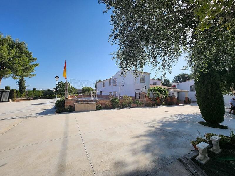 7 chambre Auberge à vendre