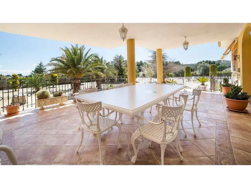 6 bedroom Villa for sale
