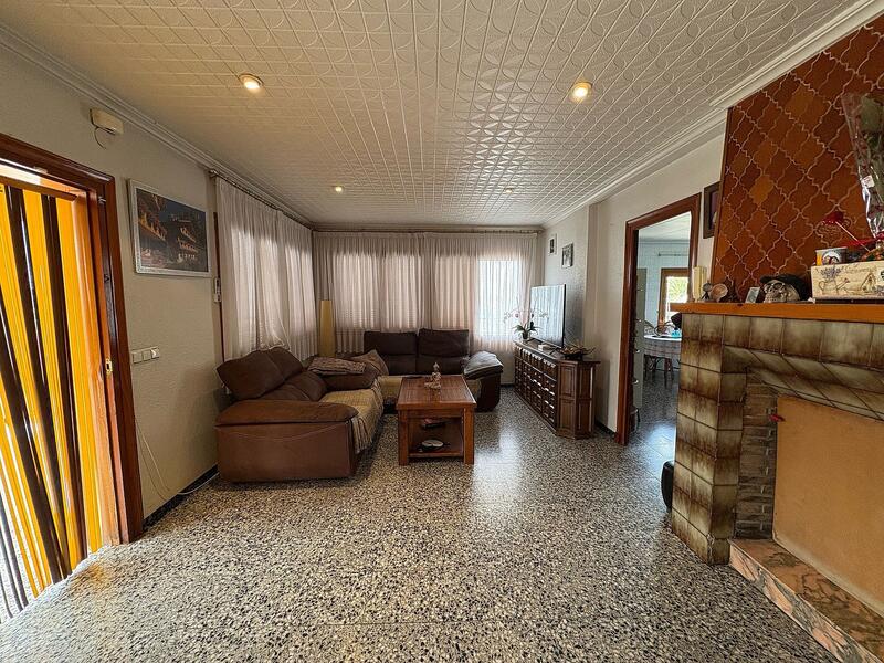 4 Schlafzimmer Landhaus zu verkaufen