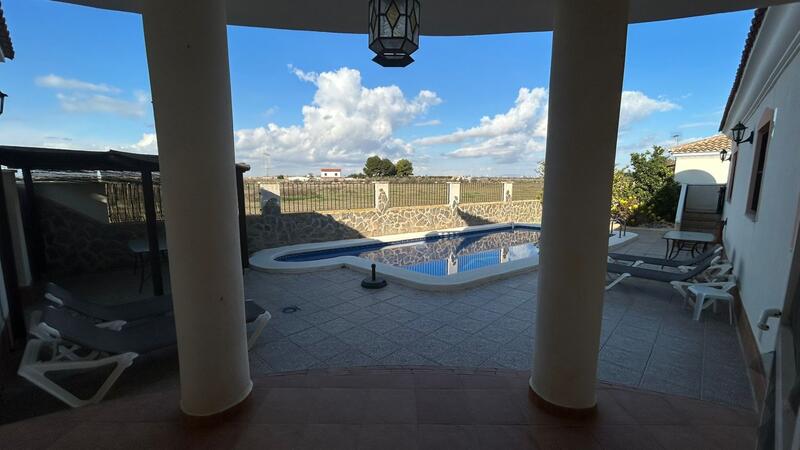 6 bedroom Villa for sale