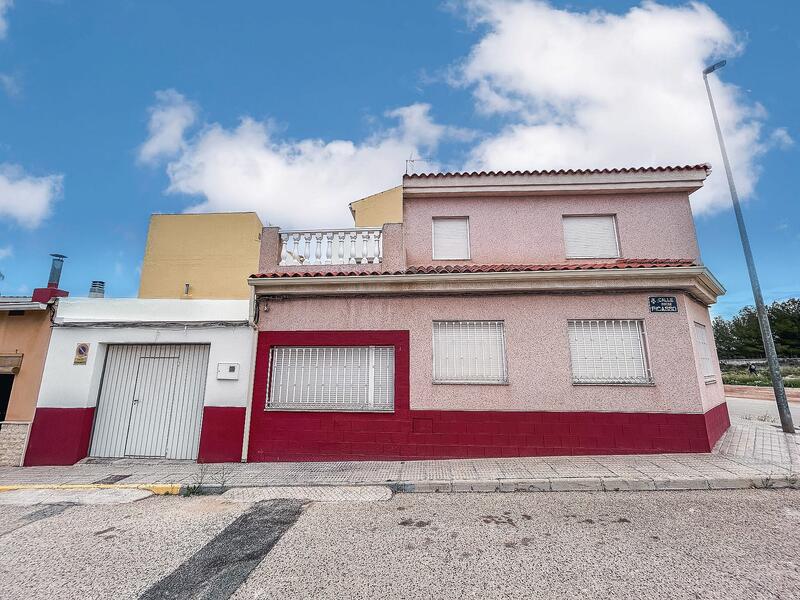 Byhus til salg i Pinoso, Alicante