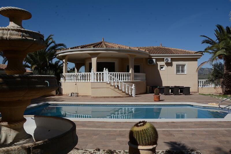 Villa til salgs i Hondon de las Nieves, Alicante