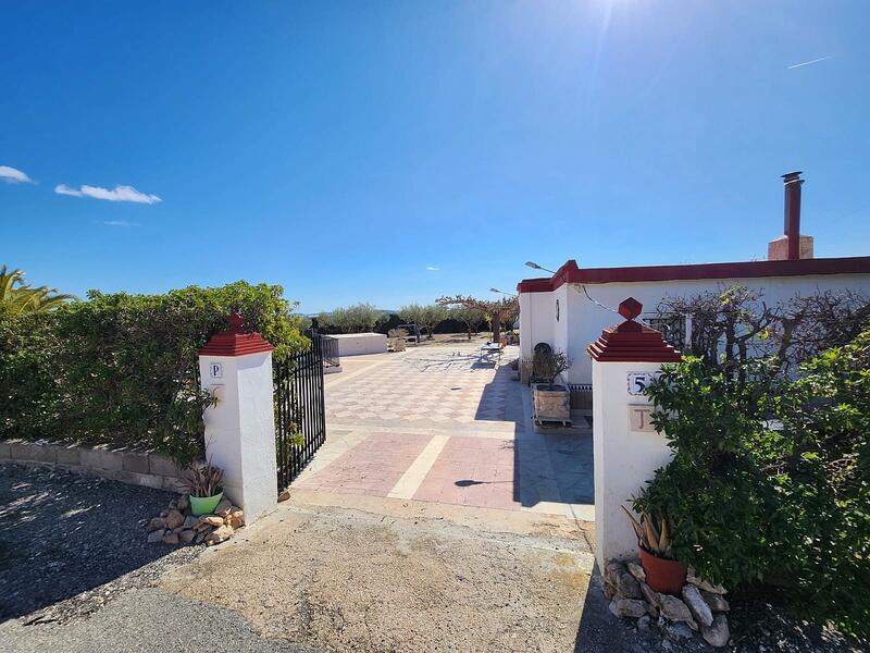 2 bedroom Country House for sale