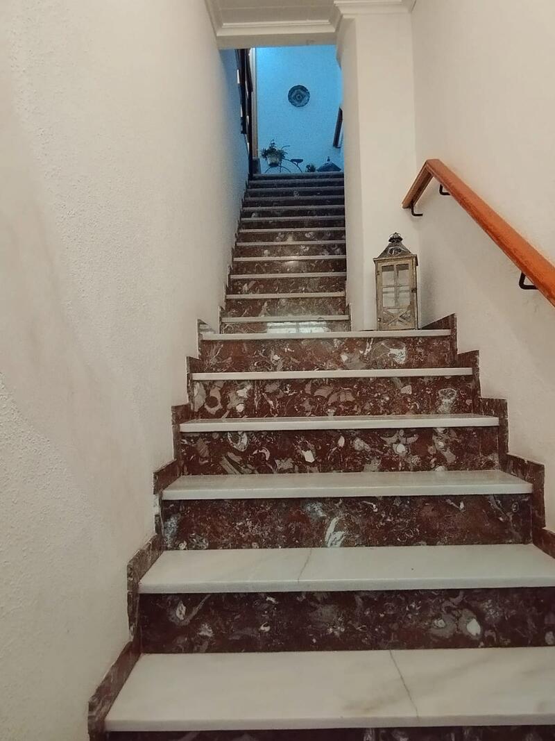 4 Schlafzimmer Stadthaus zu verkaufen