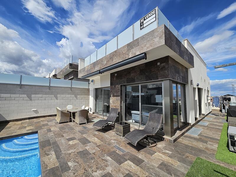 Villa en venta en Villamartin, Alicante