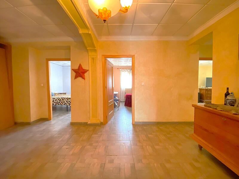 7 bedroom Townhouse for sale