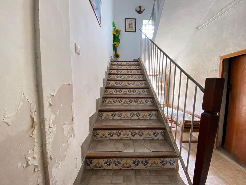 7 bedroom Townhouse for sale