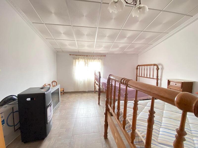 7 bedroom Townhouse for sale