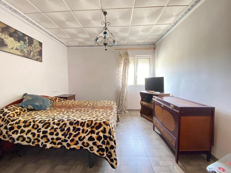 7 bedroom Townhouse for sale