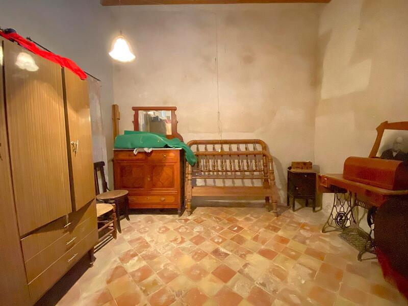 7 bedroom Townhouse for sale