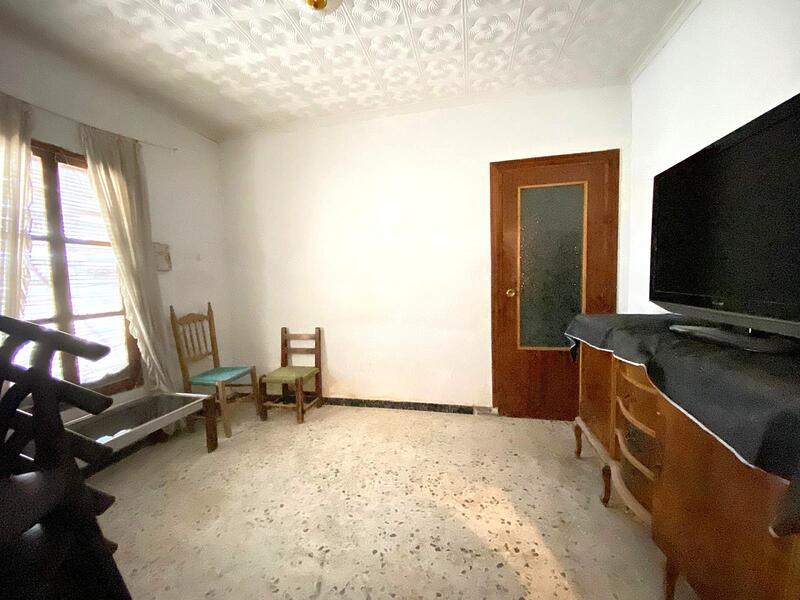 7 bedroom Townhouse for sale