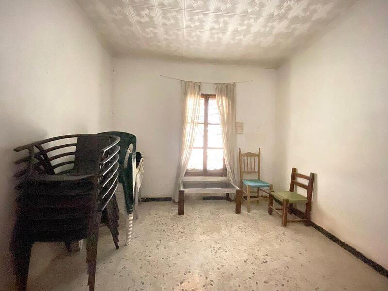 7 bedroom Townhouse for sale
