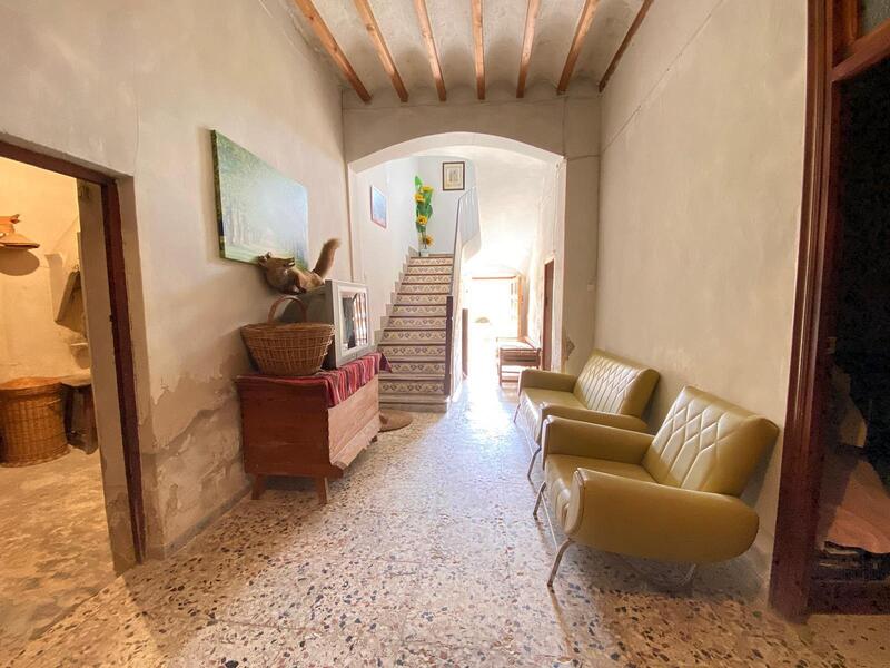 7 bedroom Townhouse for sale