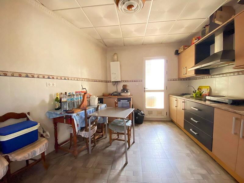 7 bedroom Townhouse for sale