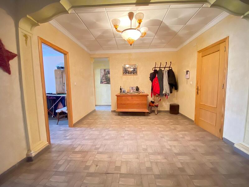 7 bedroom Townhouse for sale