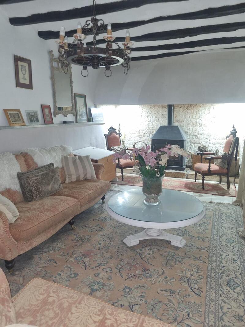 6 bedroom Country House for sale